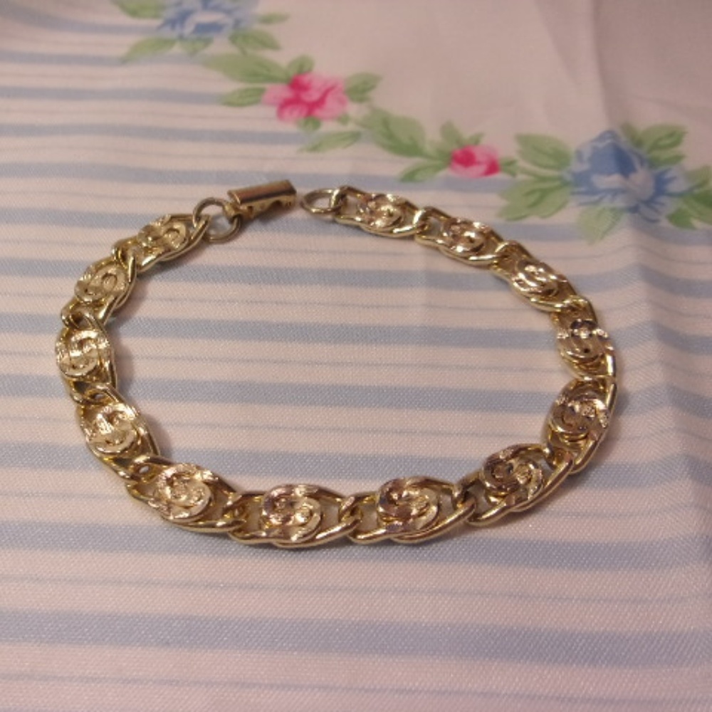 Sarah Coventry Echo Gold Tone Bracelet 1970s